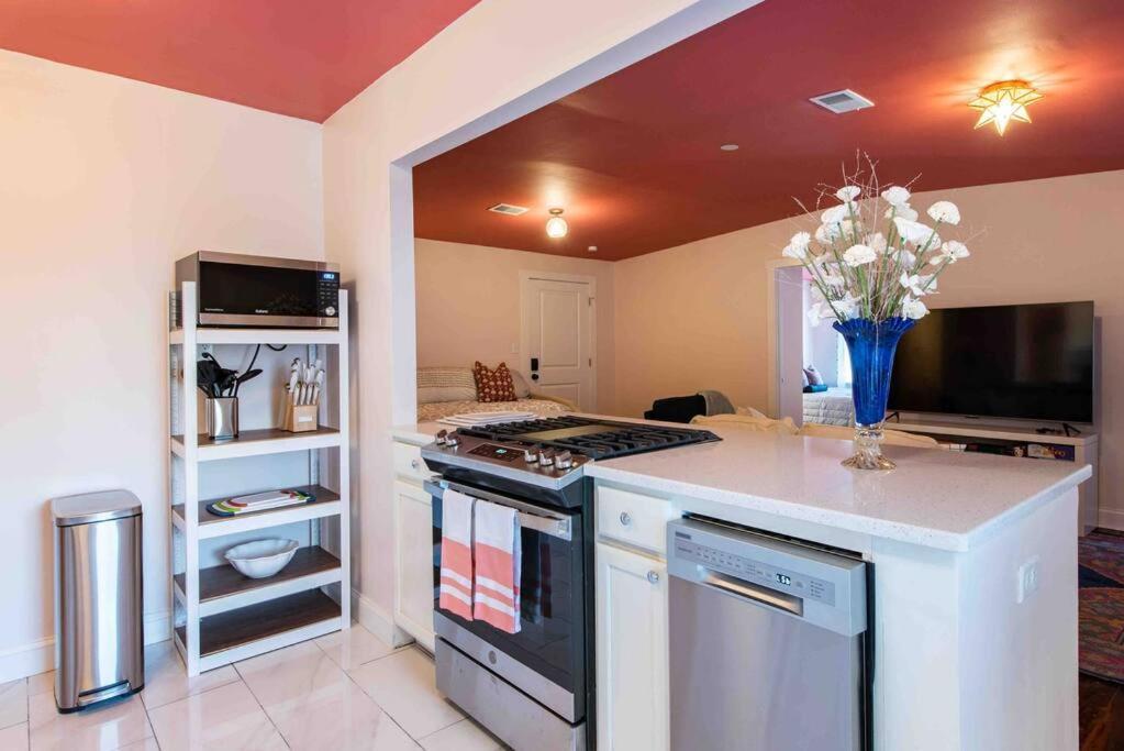 Blush And Bashful Germantown Two Bedroom Apartment Луїсвілл Екстер'єр фото